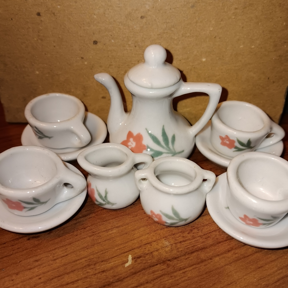 Vintage miniature floral children's tea set for dolls